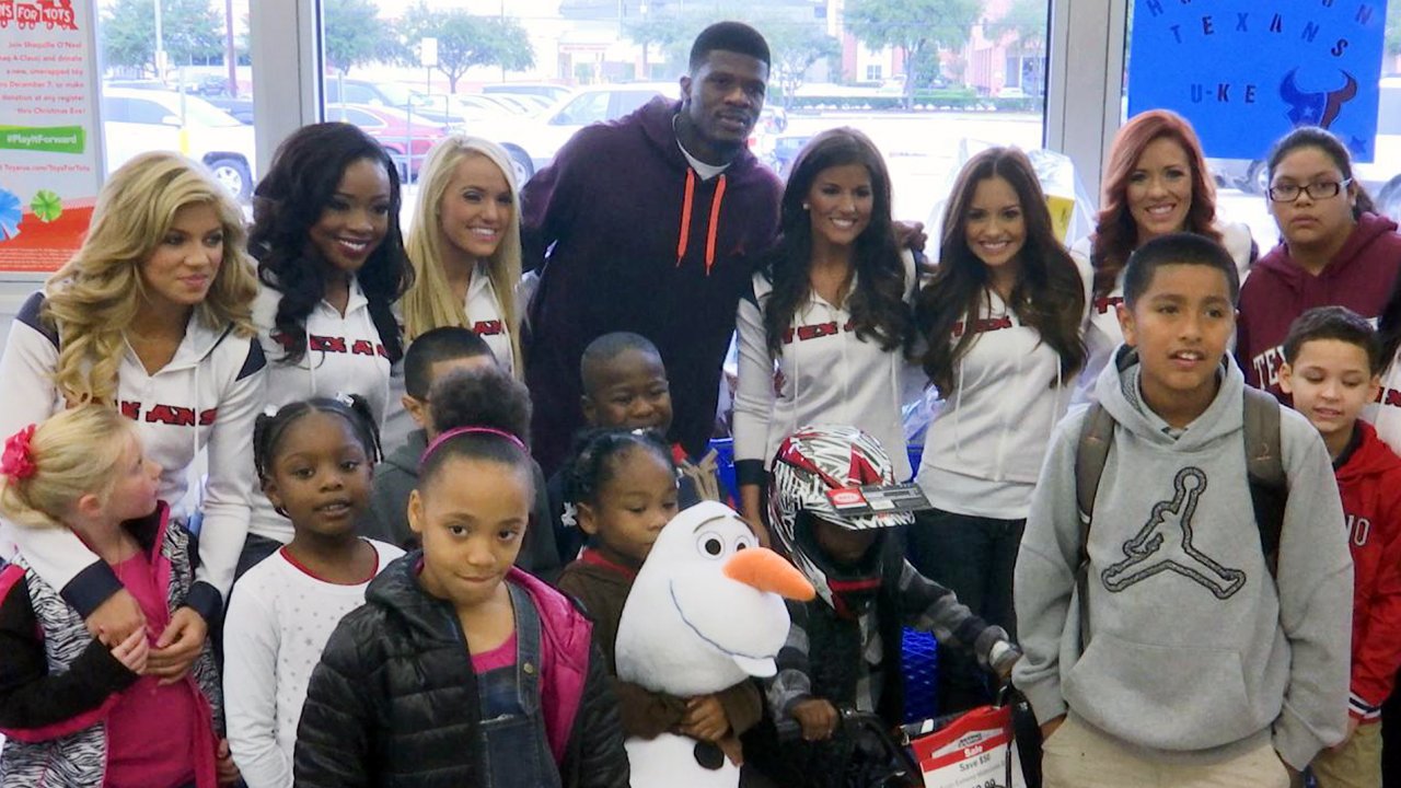 andre johnson with underprivileged kids 