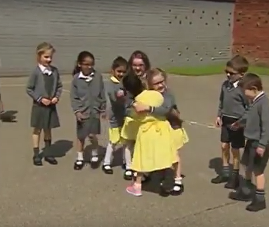 7 Yr Old Amputee Shows Off New Prosthetic Leg And Classmates Have Sweetest Response Inspiremore