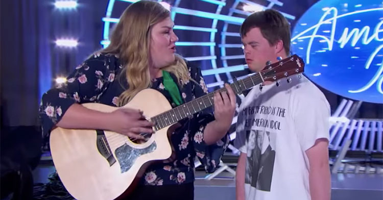 "American Idol" Contestant Brings Friend In To Help Her Sing - InspireMore