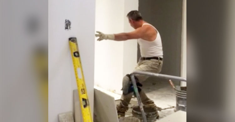 Toronto Tile Setter Dances To Ariana Grande's 'Into You' - InspireMore