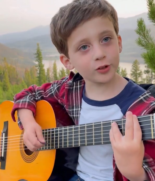 this-5-yr-old-prodigy-can-play-5-instruments-and-mix-his-own-music