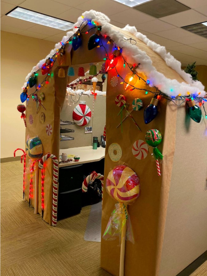 Woman Whips Up Elaborate Gingerbread House Cubicle To Delight Her ...