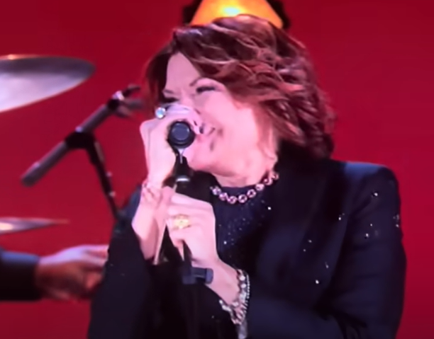 rosanne cash with microphone