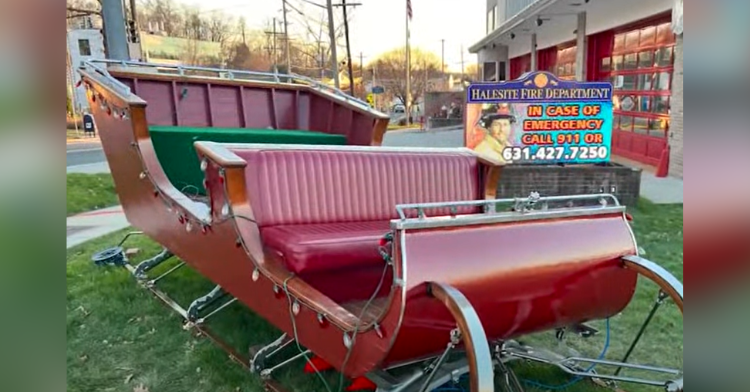 elf sleigh in yard