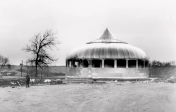 The Dymaxion House displays the clear line where the lid can be raised or lowered to control the internal temperature.