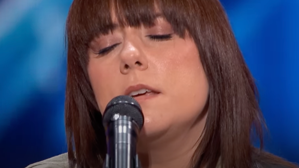 “AGT” singer brings audience to tears