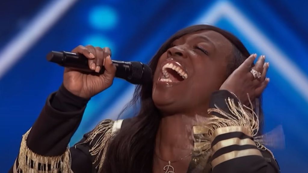 Dee Dee Simon sings on "America's Got Talent."