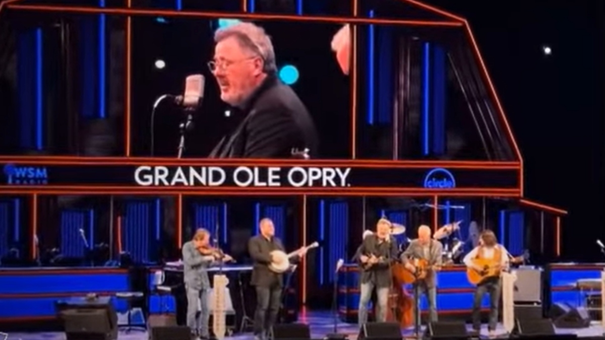 Vince Gill Gives Tribute To Late Oak Ridge Boys Icon Joe Bonsall 