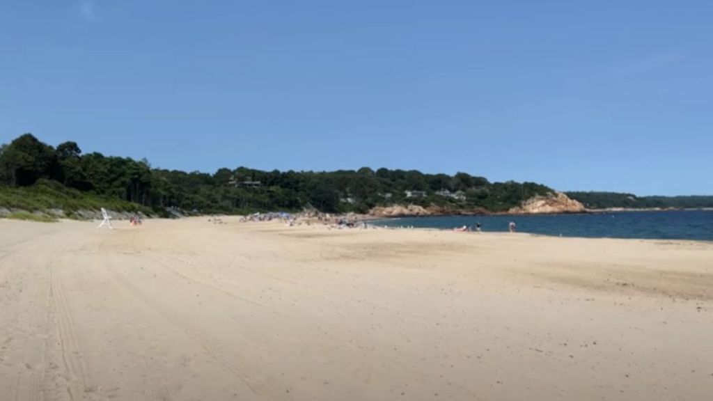 Image shows the secluded Singing Beach in Manchester, Massachusetts.