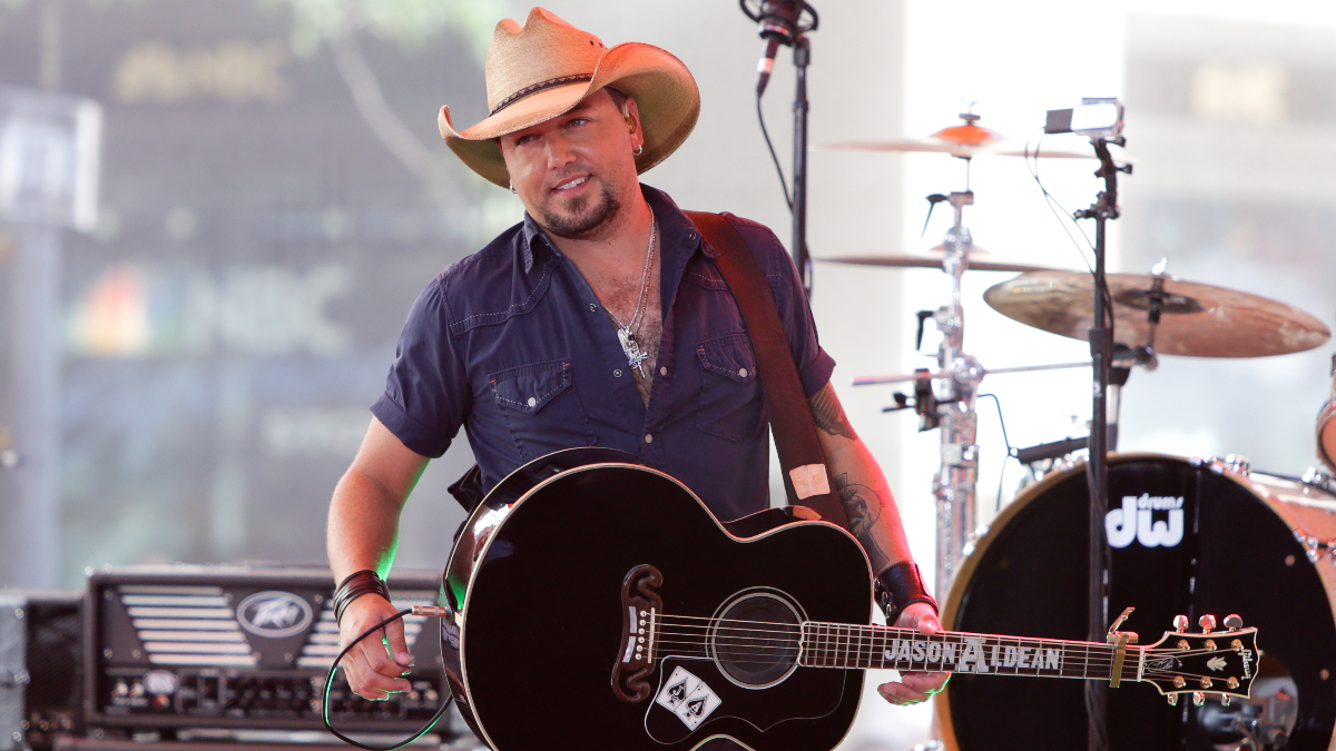 Jason Aldean shares rare photos for his daughter’s birthday