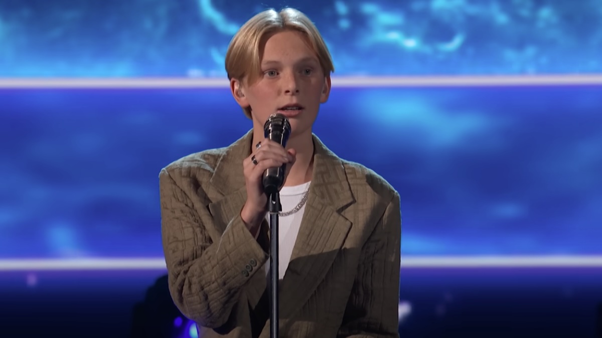 "AGT" Golden Buzzer Winner Sings Soulful Pop Ballad