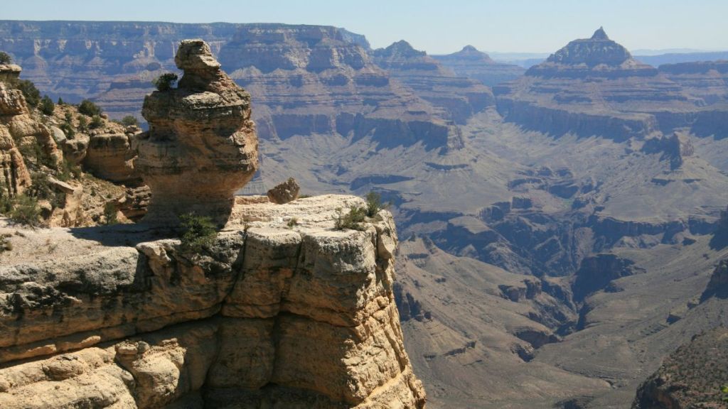 A beautiful view of the Grand Canyon.