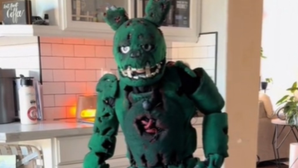 Close up of a tween wearing a costume based on the "Five Nights at Freddy's" character named Springtrap