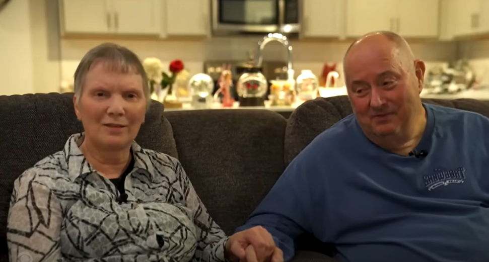 Veteran Decks Out Entire Neighborhood In Christmas Cheer For Wife With Alzheimer’s